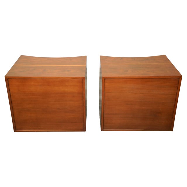 Mid-Century Modern Pair of Paul Frankl for Johnson Furniture Walnut and Brass Nightstands End Tables For Sale - Image 3 of 14
