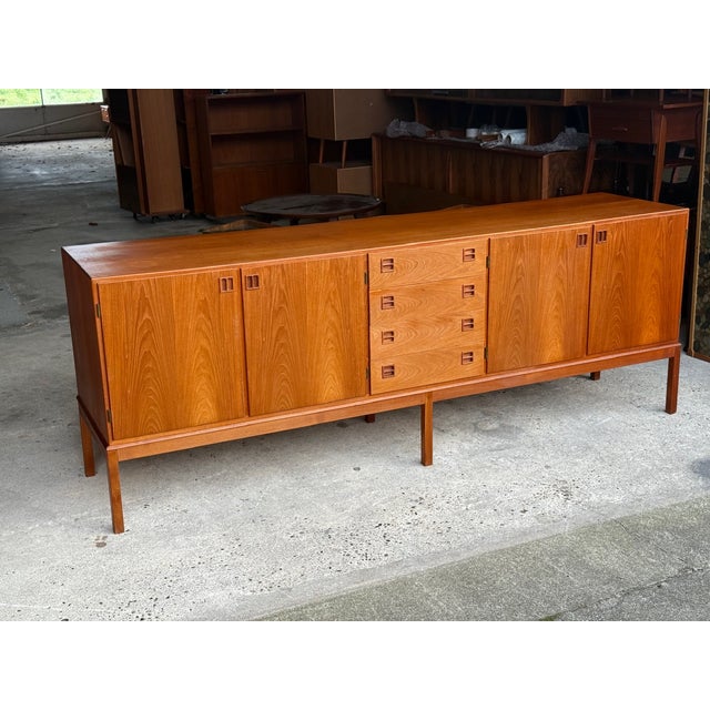 Mid-Century Modern Long Mid-Century Modern Danish Teak Sideboard by Johannes Andersen for Bernhard Pedersen, 1960 For Sale - Image 3 of 8