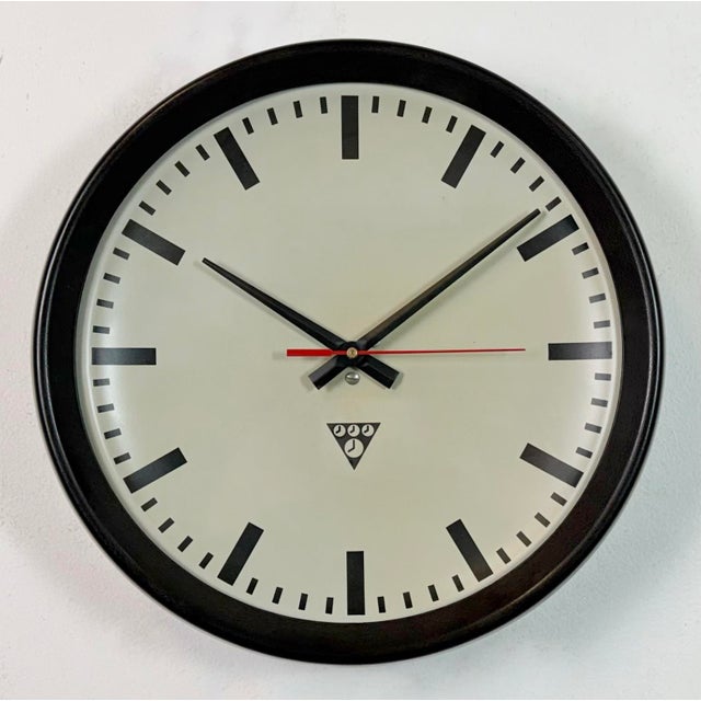 Metal Industrial Brown Bakelite Factory Wall Clock from Pragotron, 1960s For Sale - Image 7 of 17