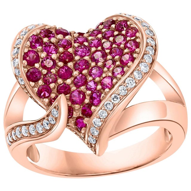 Modern 2 Carat Ruby and 0.75 Carat Diamond 18 Karat Rose Gold Heart Shape Ring For Sale - Image 3 of 8