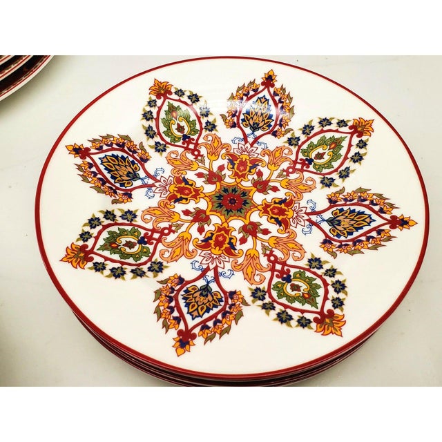Modern 20 Piece Porcelain Dinnerware Set for 4 For Sale In Dallas - Image 6 of 6
