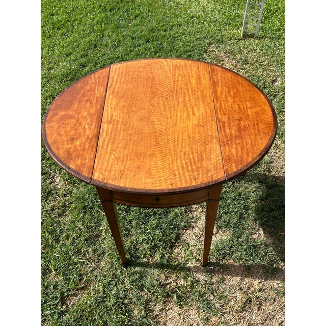 A Fine 18c Satinwood Table With Rosewood Crossbanding and Cuffed Feet. For Sale In Los Angeles - Image 6 of 12