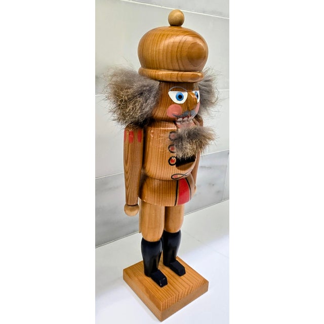 Vintage Erzgebirge-Style Wooden Nutcracker King With Faux Fur Beard, German Democratic Republic (Gdr) For Sale - Image 4 of 9