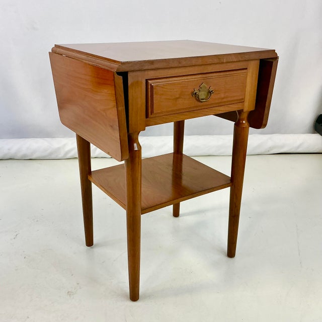 1970s Vintage Americana Federal Traditional Teak Drop Leaf Side Table For Sale - Image 9 of 17