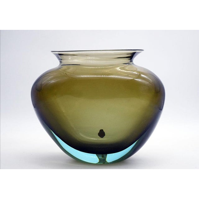 Flavio Poli for Seguso Murano, large submerged vase, 1960s. Made of submerged glass in taupe and turquoise, with a...
