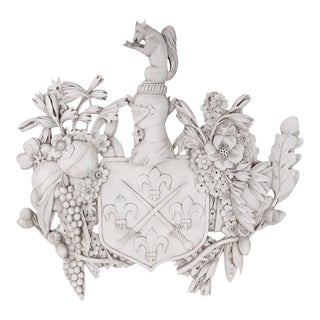 Inspire Grinling Gibbons 'S White Wood Carved Family Crest For Sale
