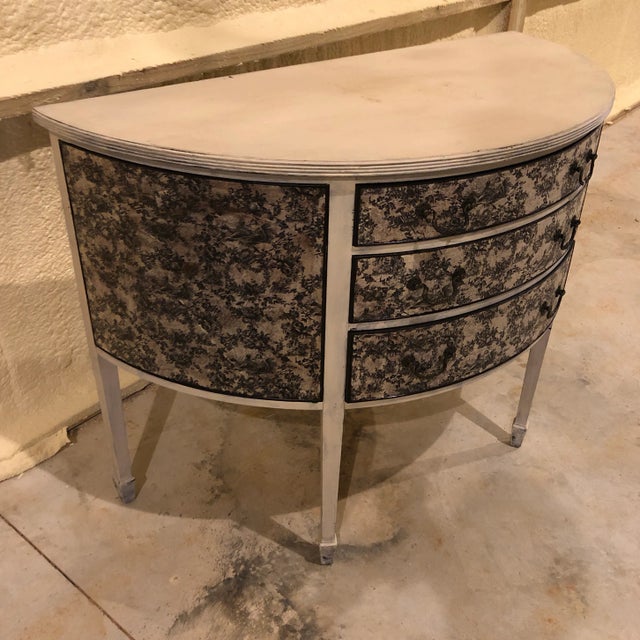 Hepplewhite Painted Demilune With Classical Toile Decoration For Sale - Image 4 of 8