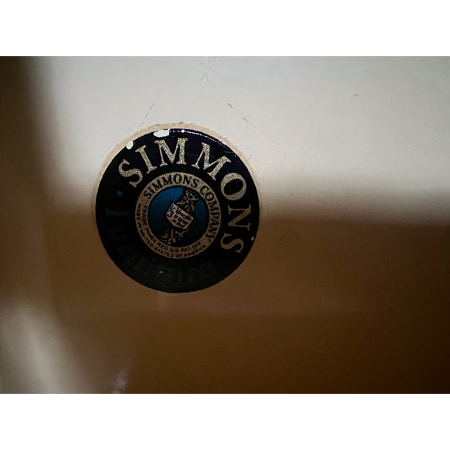 1930s 1930s Simmons Company Norman Bel Geddes Dresser and Vanity For Sale - Image 5 of 5