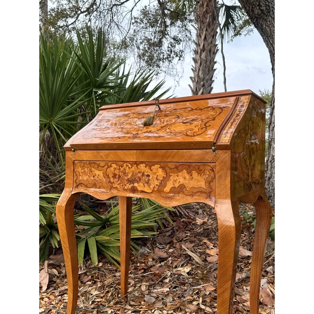 French 1940s Louis XV Style Italian Marquetry Inlaid Bureau De Dame Ladies Writing Desk For Sale - Image 3 of 9