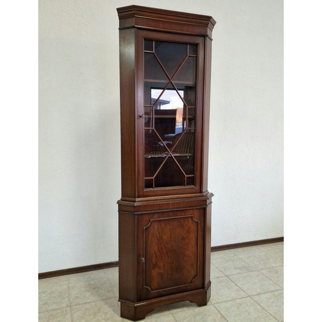 Chesterfield Corner Display Cabinet in Mahogany and Glass, 2000s For Sale - Image 4 of 8