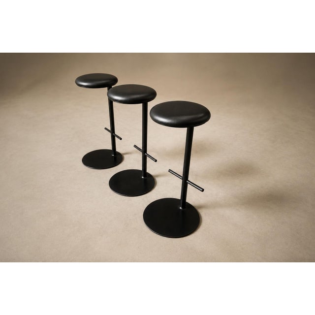 1960s Ricardo Fasanello “Ciranda” Bar Stools in Black Carbon Steel and Original Leather, Set of Three, Brazil, 1986 For Sale - Image 5 of 18