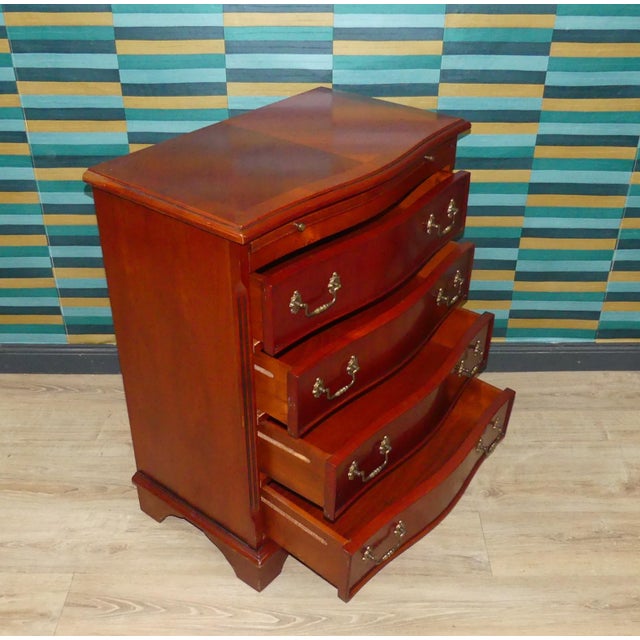1970s Georgian Chippendale Serpentine Chest of Drawers, 1970s For Sale - Image 5 of 15