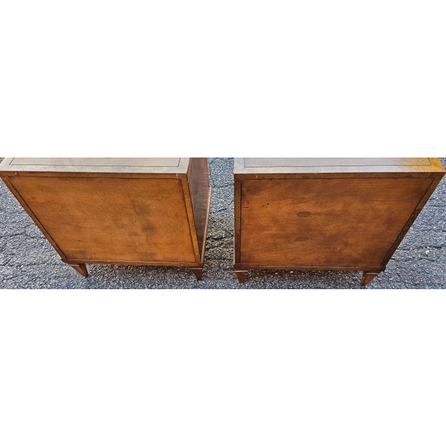 Mid-Century Modern Pair of Mid-Century Hollywood Regency Mastercraft Furniture Walnut and Burl Nightstands [Attributed] For Sale - Image 3 of 7