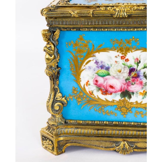 Antique 19th Century French Porcelain and Ormolu Jewellery Casket from Sèvres, 1860s For Sale - Image 4 of 18