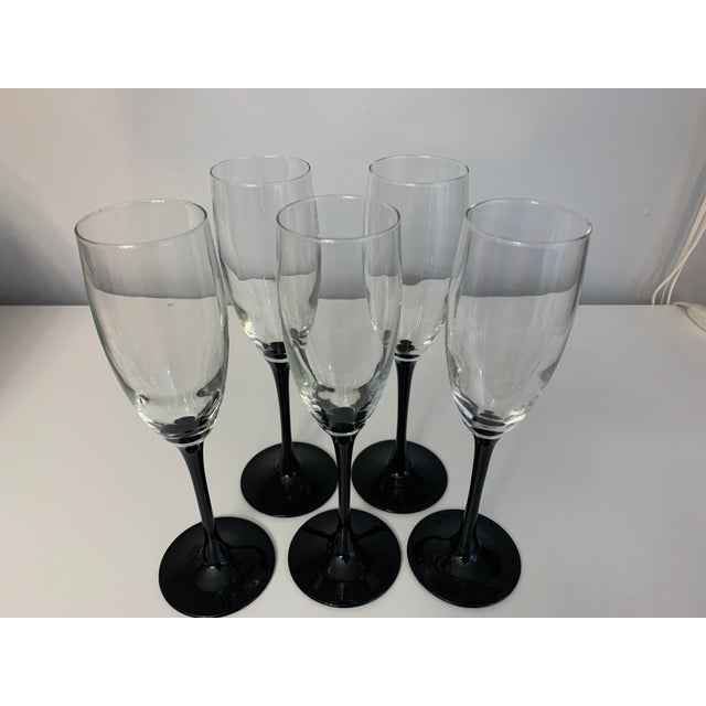 Mid 20th Century Luminarc D’arques France Black Stem Champagne Flutes, a Set of 5 For Sale - Image 5 of 9