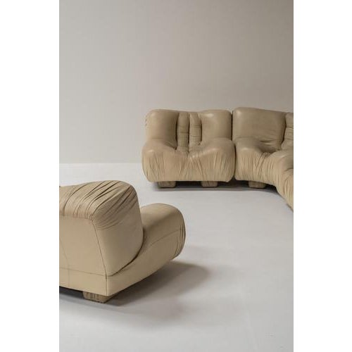 1970s Modular Sofa in Beige Leather attributed to Rossi Di Albizzate, Italy, 1970s, Set of 5 For Sale - Image 5 of 17