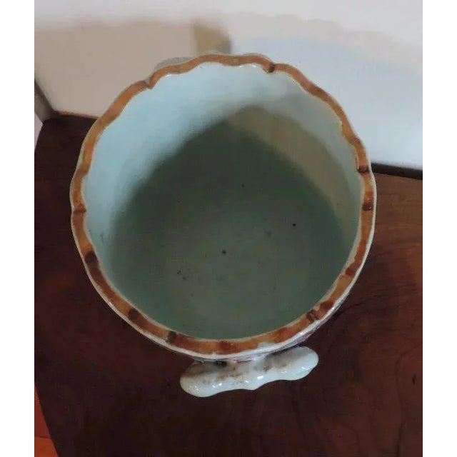 White 1760 Chinese Export Porcelain Famille Rose Palette Wine Cooler Cachepot Vase Planter For Sale - Image 8 of 11