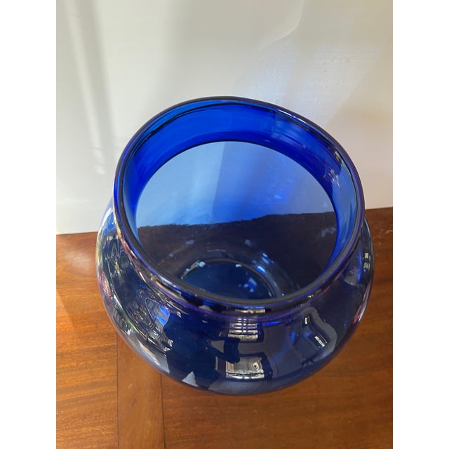 Cobalt blue jar Large Great for large arrangements or alone. Could be made into a lamp