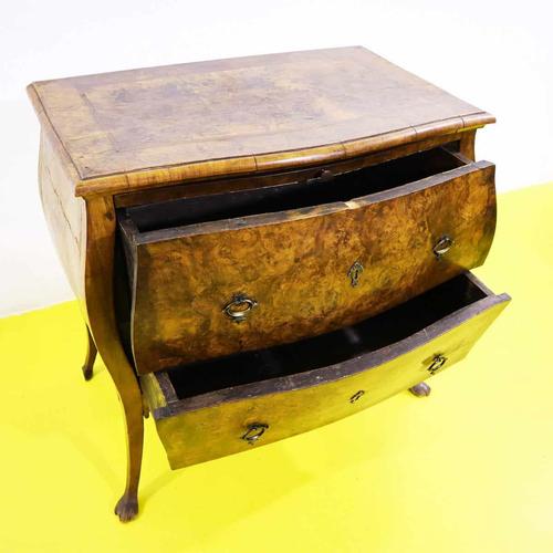 Venetian Bombé Chest of Drawers in Walnut Burl with Pull-Out Top For Sale - Image 9 of 13