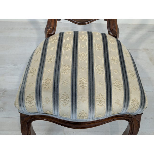 Louis Philippe Medallion Chair in Walnut Wood, 1960 For Sale - Image 3 of 16