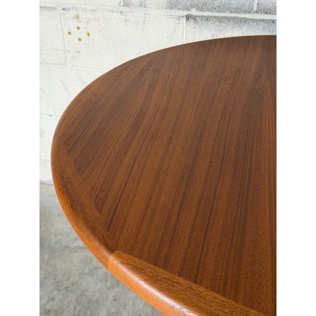Mid-Century Modern Vintage Danish Teak Round Extendable Dining Table – Mid-Century Modern Scandinavian Dining Table With Leaf For Sale - Image 3 of 11