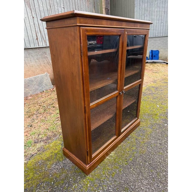 Late 20th Century Traditional-Style Walnut Wood 2 Glass Door Bookcase or Display Cabinet For Sale - Image 10 of 14