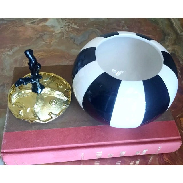Contemporary Coral Topped Hand-Carved Gold-Plate Black & White Round French Ceramic Box For Sale - Image 3 of 11