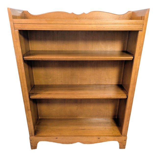 Mid Century Small Rock Maple Bookcase by Brady Furniture / Nichols and Stone For Sale