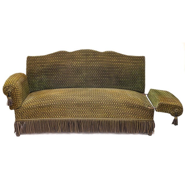 Alsatian divan in cut silk velvet. Original fabric. Geometric pattern. Olive and anise tones. Sturdy frame. Very clean....