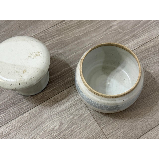 1950s Handmade 1955 Ceramic Butter Crock With Lid – Studio Pottery Swirl Band For Sale - Image 11 of 12