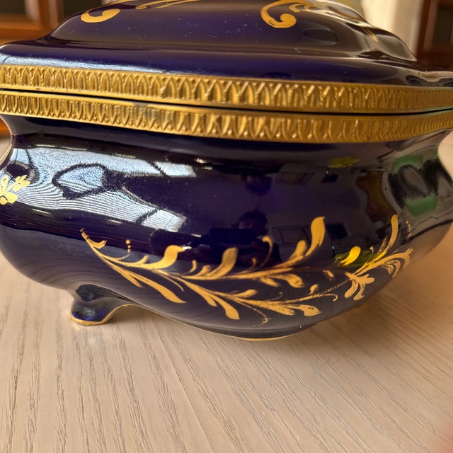 1970s 1970s Extra Large Limoges Hand Painted Jewelry and Trinket Box For Sale - Image 5 of 9