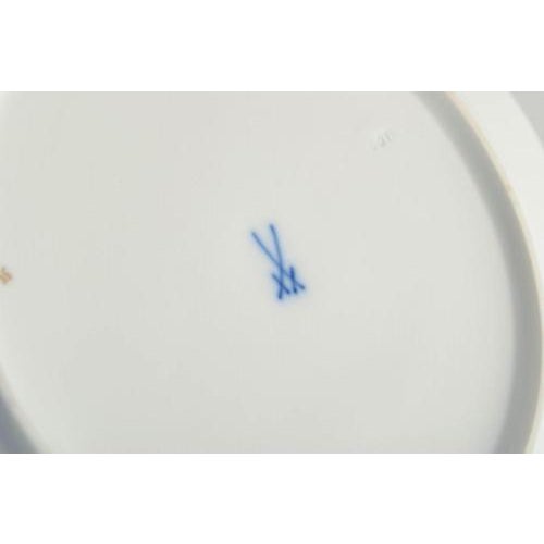 Porcelain Lunch Plates with Blue Floral Motifs and Gilt Rim from Meissen, Set of 4 For Sale - Image 4 of 5