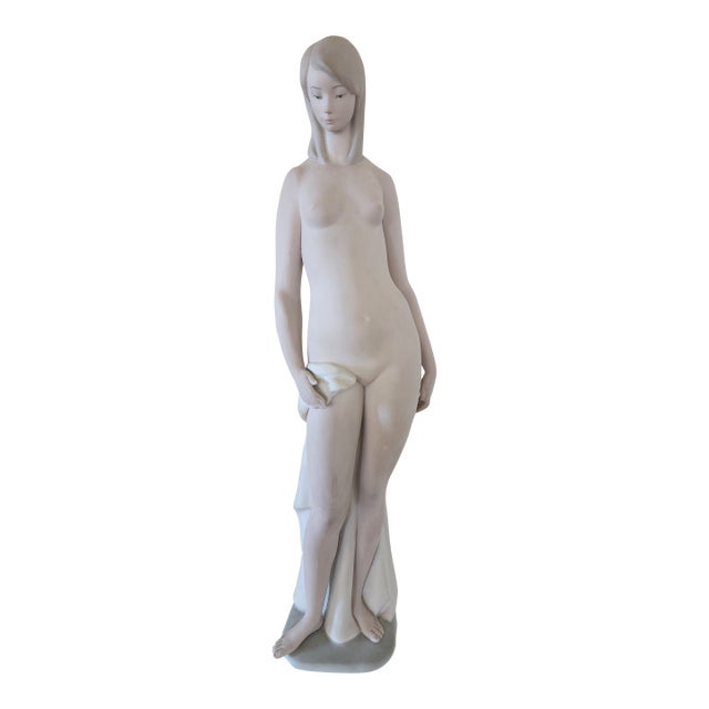 Matte Porcelain Nude Sculpture by Lladró – Retired Minimalist Figurative Art For Sale