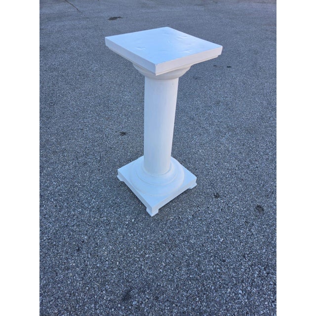White 19thc American Victorian Pedestal Pine Painted White, Very Strong. For Sale - Image 8 of 14