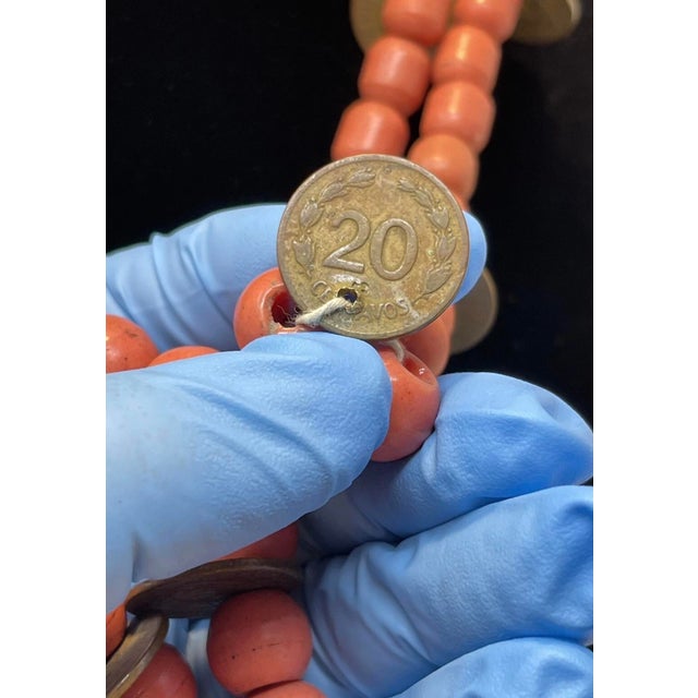Salmon 1960s South American Ecuador Chachal Barrel Bead Coin Necklace. South American Vintage Jewelry For Sale - Image 8 of 15