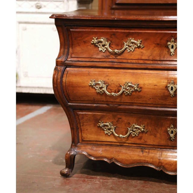 18th Century French Louis XV Mahogany Three-Drawer Commode Tombeau From Bordeaux For Sale - Image 4 of 13