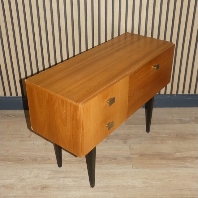 Stylish furniture in a linear design This small hallway furniture is simply pretty and practical! Small cabinet with 2...