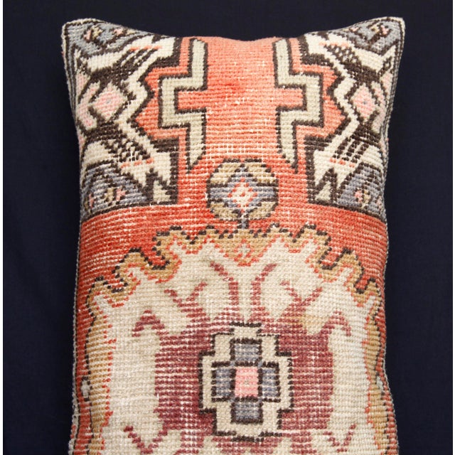 Here i am listing a 100% Handmade double knotted rug pillow cover, made from Vintage Oushak carpet rug. This’s a modern...