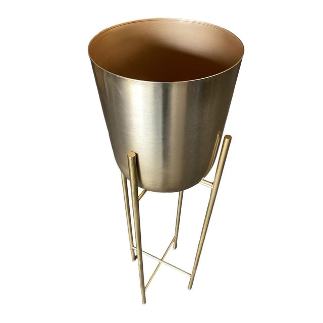 Metal 1990s Modernist Brass Spun Brass Planters With Stand - Set of 3 For Sale - Image 7 of 11