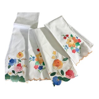 Vintage Handmade Cotton Fingertip/Hand Towel Set of 4 Colorful Flowers Embroidered Appliqué For Sale