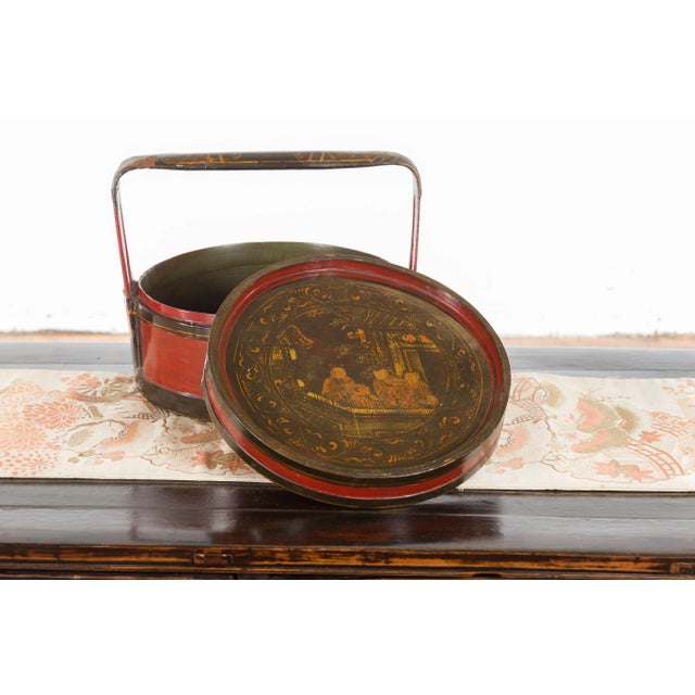 Chinese Vintage Black and Red Round Picnic Basket with Gilt Chinoiserie Décor For Sale In New York - Image 6 of 13