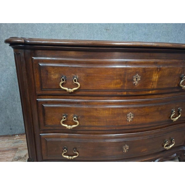 Mid-20th Century Louis XV Curved Chest of Drawers in Walnut For Sale - Image 6 of 12