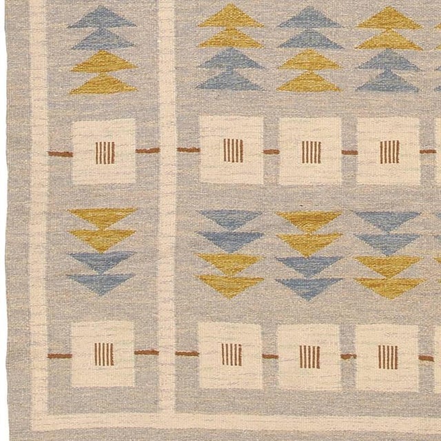Showcasing a fusion of tradition and innovation, this modern rug, sourced by Doris Leslie Blau, redefines contemporary...