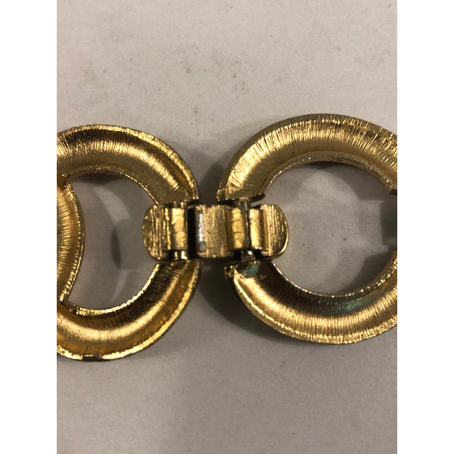 1970s Crown Trifari Textured Gold Link Bracelet For Sale - Image 10 of 14