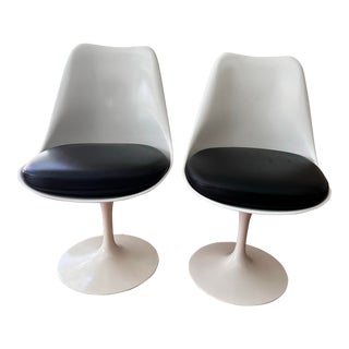 Mid 20th Century Eero Saarinen for Knoll Tulip Chairs - a Pair For Sale