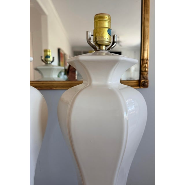 1970s Pair of Hollywood Regency White Lamps For Sale - Image 5 of 7