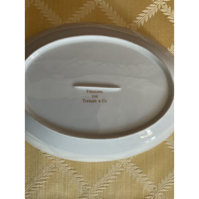 Tiffany and Co. Fukagawa for Tiffany & Co. Dragon Motif 10” Porcelain Oval Vegetable Bowl in Red/White For Sale - Image 4 of 7