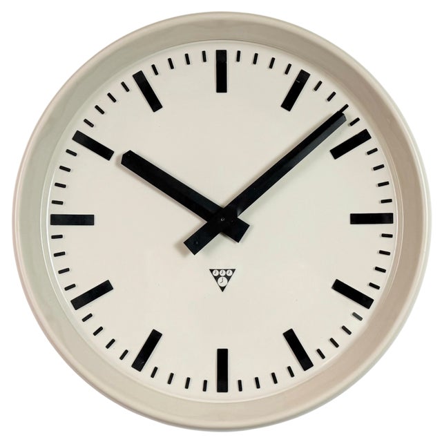 Large Industrial Bakelite Factory Wall Clock from Pragotron, 1960s For Sale - Image 18 of 18