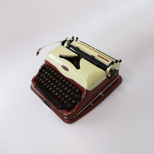 1950's Triumph Brand Gabriele Model Portable Typewriter For Sale - Image 11 of 17
