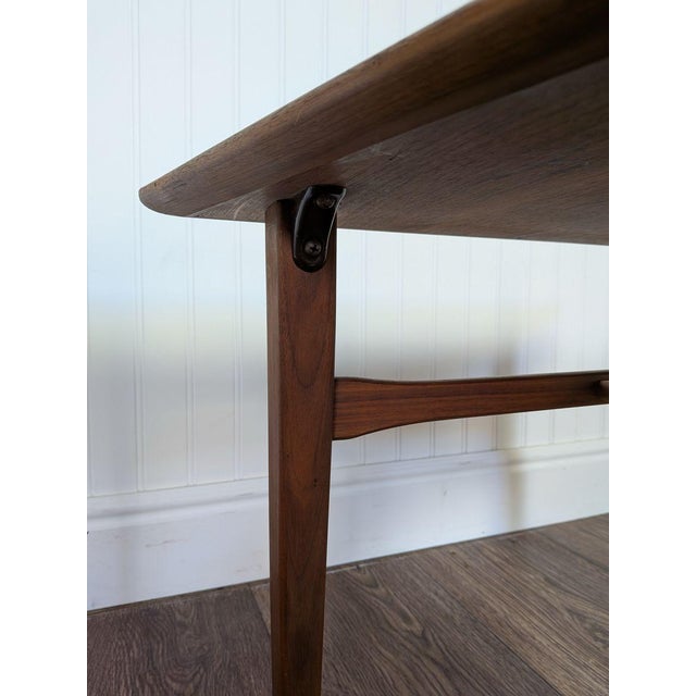 Mid 20th Century Small Vintage Mid-Century Modern Walnut Low Side Table / Cocktail Table For Sale - Image 5 of 11